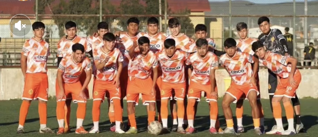 Plantel juvenil campeón en La Serena — apoyado por Cinco Salud